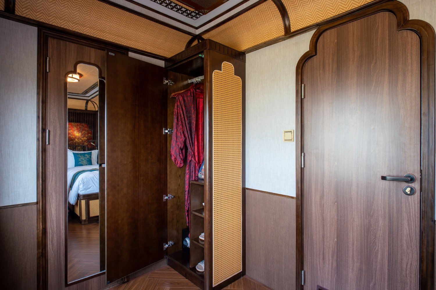 Double cabin
