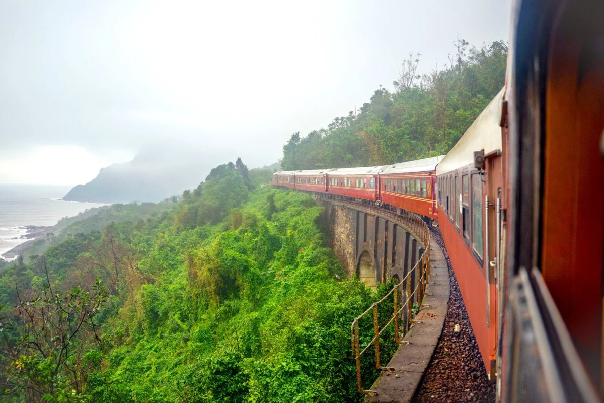 Hanoi to Saigon Train: The Definitive 2026 Luxury Travel Guide